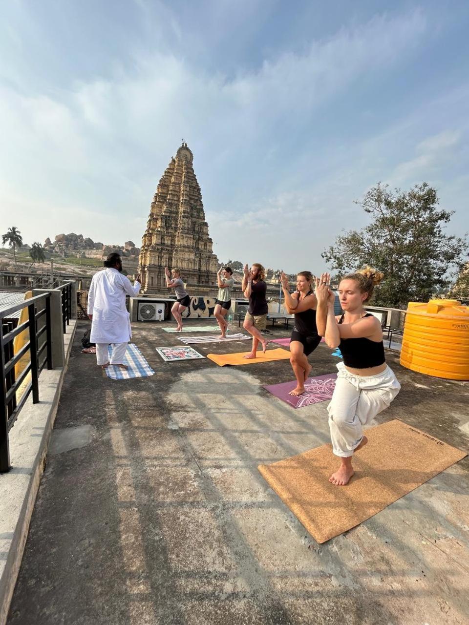 Temple View Guest House Hampi Exterior foto